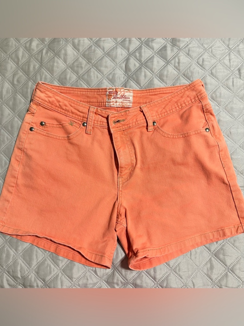 Levis Strauss Signature Women's Shorts Sz 10 Peach/Salmon Color Nice Stretch EUC